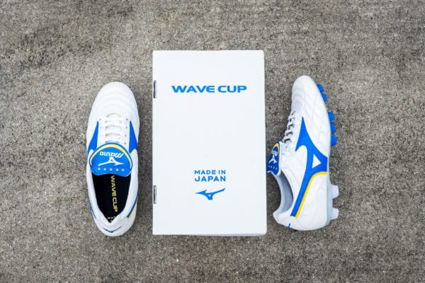 mizuno wave legend gold