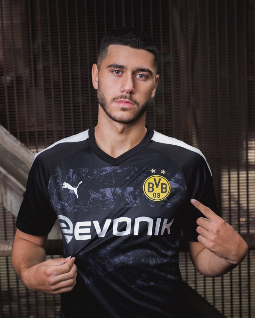 Borussia Dortmund Away Kit: 2019/20 - BOOTHYPE