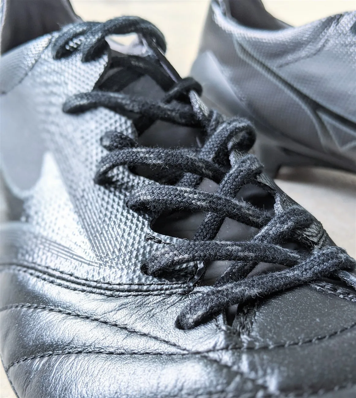 Mizuno's Wave-Fit Lacing system