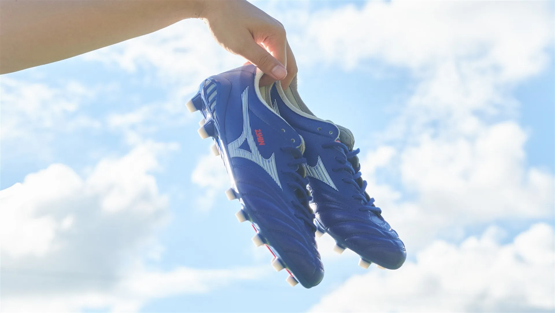 Mizuno Morelia Neo 3 MiJ Review: A speed boot with a control