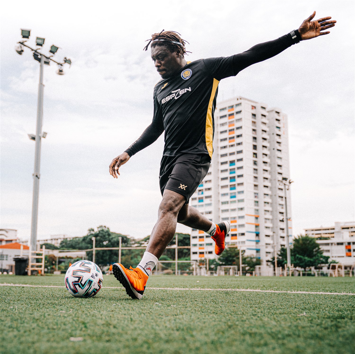 How to strike the ball - Dennis Ikogho ESPZen soccer school