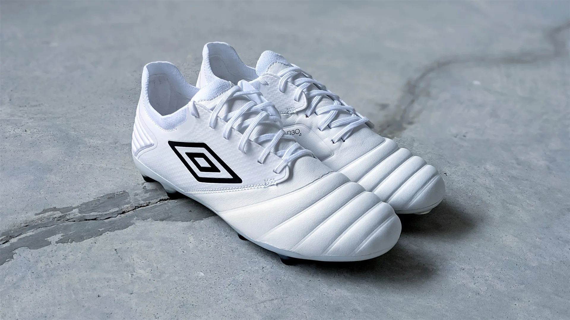 Umbro Tocco Pro football boots soccer cleats review